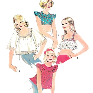 以下が含まれることがあります： 型紙 Paper Ladies Patterns M-4041 バスト76-81cm用。イラストには4種類のトップスが描かれています。レース付きの白いブラウス、花柄のクロップド丈トップス、ストラップ付きの白い段々になったクロップド丈トップス、そしてフリル袖のピンクの花柄トップスです。