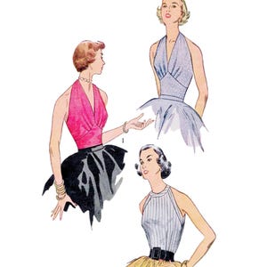 Op de afbeelding: Vintage mode-illustratie van drie halterjurken in roze, lichtblauw en gestreept wit en grijs. Borstomvang 86 cm. De tekst "Paper Ladies Patterns" staat onderaan de afbeelding.