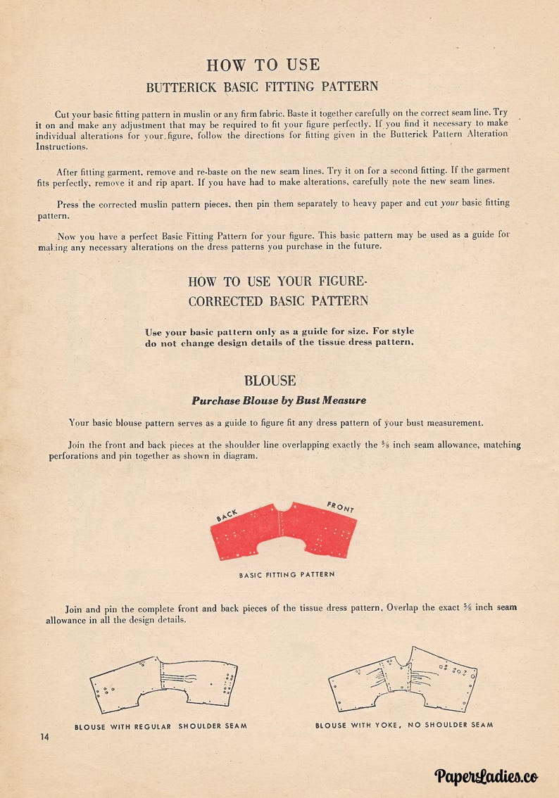 Op de afbeelding: Vintage naaipatroon instructiepagina met tekst en diagrammen. De pagina bevat instructies over het gebruik van een basis paspatroon en een gecorrigeerd basispatroon voor een blouse. Diagrammen van blouse-onderdelen zijn ook opgenomen.