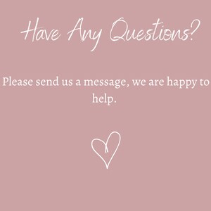 Op de afbeelding: Een roze achtergrond met witte tekst die "Have Any Questions? Please send us a message, we are happy to help." luidt. Een wit hart is onderaan de afbeelding getekend.