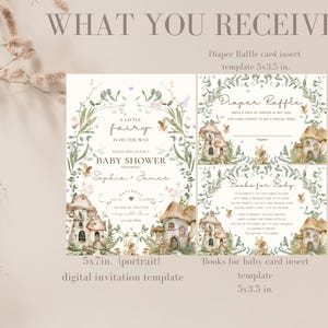 Puede incluir: Una plantilla de invitaci&oacute;n digital imprimible para un baby shower con una ilustraci&oacute;n de acuarela de una casa de hadas con flores y abejas. El texto dice "Una peque&ntilde;a hada est&aacute; en camino" y "Baby Shower". La invitaci&oacute;n mide 12,7x17,8 cm.