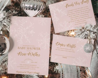 Op de afbeelding: Een set van drie lichtroze uitnodigingskaarten voor een babyshower met witte sneeuwvlokpatronen en gouden tekst. De kaarten bevatten details voor de babyshower van Rosie Walker, een verzoek voor boeken en een kaart voor een luiertombola.