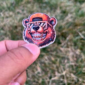 Welkom bij onze exclusieve stickercollectie van The Family Jewels Stickers, waar dieren in het wild en luxe mode samenkomen!
