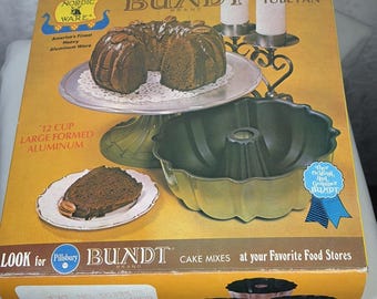 Vintage Nordic Ware Bundt Brand Fluted Tube Pan 12Cup Bake Avocado Green Teflon