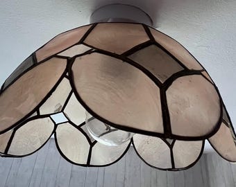 Lámpara de techo vintage con pantalla de concha – Lámpara estilo boho costero, estilo concha de capiz, aspecto artesanal, decoración para casas de playa, iluminación única y llamativa.