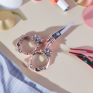 Daisy Embroidery Scissors, Vintage Style Scissors, Mini Scissors, Quilting Scissors, Sewing Tools, Craft Scissors, Gift for Quilters