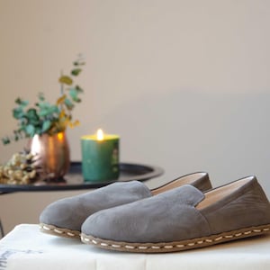 Handmade Kutnu Barefoot Shoes: Turkish Leather Yemeni Flats
