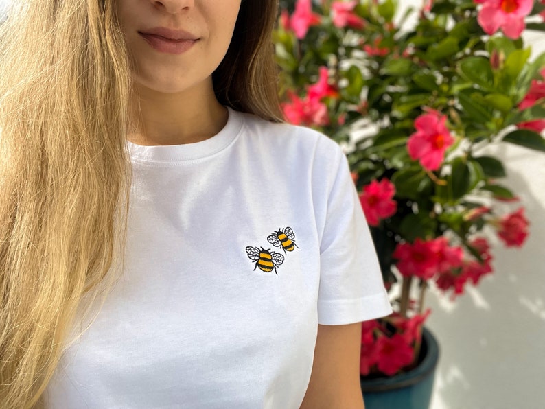 T-Shirt Bees Soft Embroidered Cotton Animal Cute Design Casual Comfort Wear Vibrant Fashion Nature-Inspired Unisex Honey zdjęcie 2