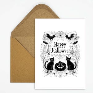Cartolina di Halloween in bianco e nero con simpatici gatti e pipistrelli, perfetta per affascinanti auguri di Halloween o inviti a feste