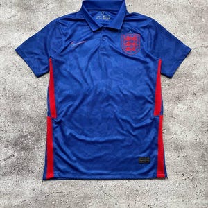 Camiseta de fútbol Nike de Inglaterra vintage - Talla S - Camiseta de fútbol retro Three Lions - Poliéster ligero Dri-Fit - Estilo deportivo clásico