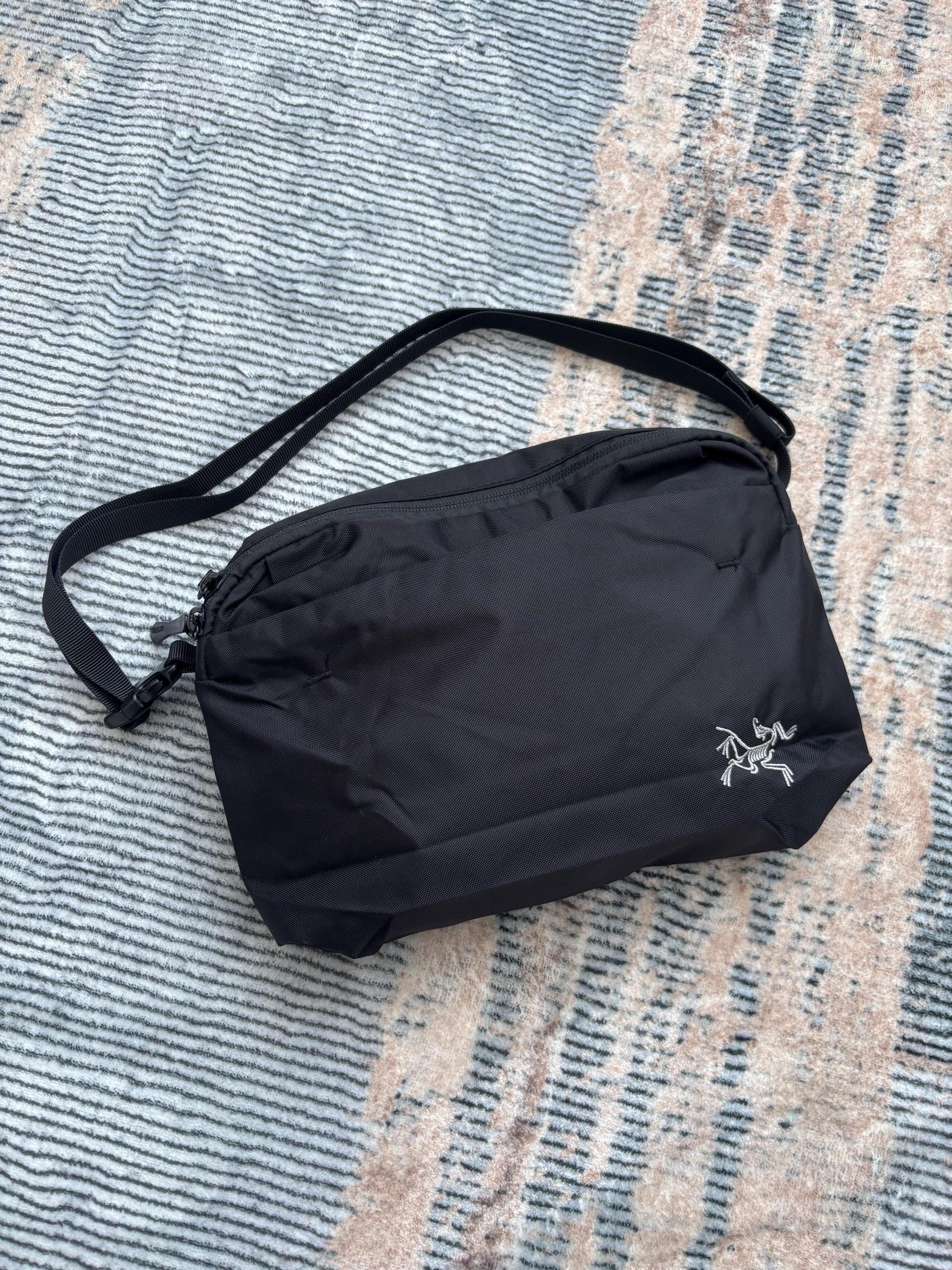 【希少】ARC'TERYX MANTIS SLING PACK BLACK Vintage Style Arc'teryx Mantis 2 Black Fanny Pack Sling Crossbody
