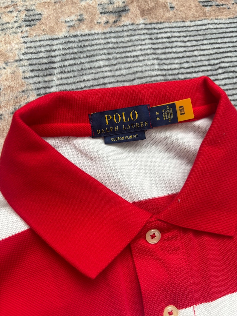 Polo Ralph Lauren Rugby Vintage con escudo bordado en azul marino, rojo y verde imagen 17