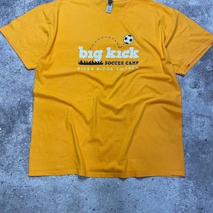 Camiseta vintage Big Kick Soccer Camp naranja XL River Ridge Church Sports Tee
