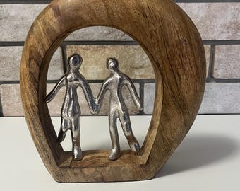 Romantic Couple Sculpture – Handcrafted Metal & Wood Figurine, Love Symbol Decor, Anniversary Gift, Wedding Present, Rustic Home Accent