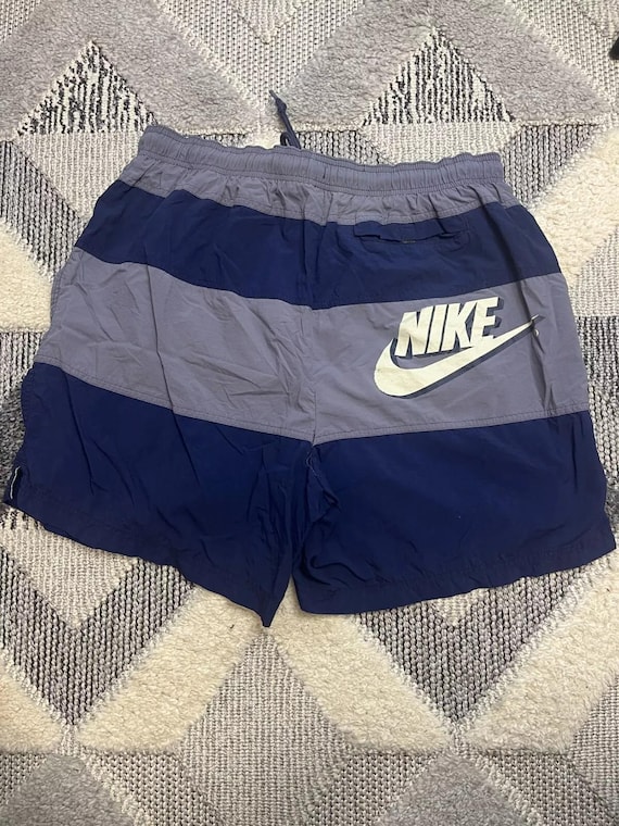 pantalon nike corto logo grande