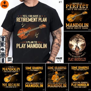 Op de afbeelding: Een set van 9 t-shirtontwerpen met een mandoline en tekst over het bespelen van de mandoline. De ontwerpen bevatten zinnen als "Ja, ik heb een pensioenplan. Ik ben van plan om mandoline te spelen", "Niemand is perfect, maar als je mandoline kunt spelen, ben je bijna perfect", "Sommige opa's spelen bingo, super coole opa's spelen mandoline", en "Het leven is beter wanneer ik mandoline speel".