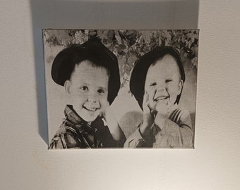 Toile Personnalisable en Noir et Blanc Gravée au Laser - Souvenirs Familiaux Immortalisés - Décoration Murale Unique