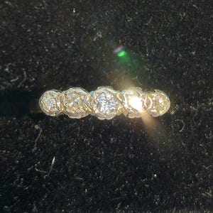 Vintage 1950s 18ct Gold & Platinum Diamond Ring – 5 Old Cut Stones – Engraved “Gordon + Mary 1954&quot; – UK L / US 5.75