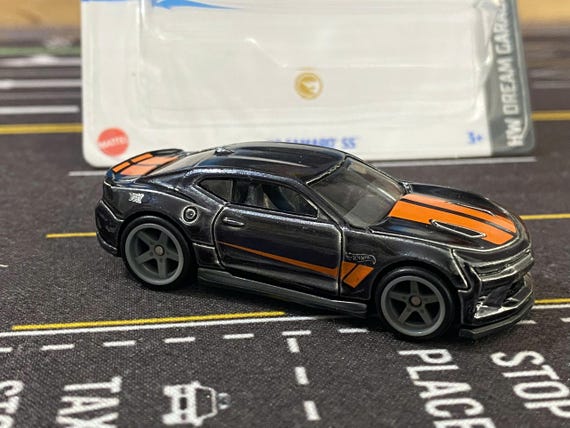 Hot Wheels Super Treasure Hunt '18 Chevrolet Camaro SS LOOSE