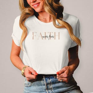 Women&#39;s T-Shirt &quot;Faith over Fear&quot;, Aesthetic Christian T-Shirt, Christian Clothing, Christian Gifts, Jesus, Religious Gifts