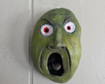 Screaming Green Face – Rage Art – Handmade Ceramic Décor