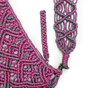 Tanit, bolso bandolera macramé, forrado con cremallera magenta