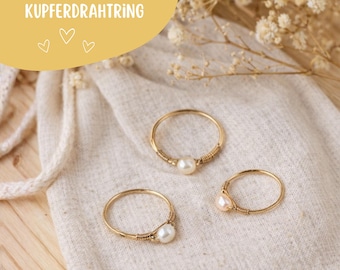 Gold pearl ring | Ring made of gold-plated copper wire with a freshwater pearl | Minimalist handmade ring | Gift for women