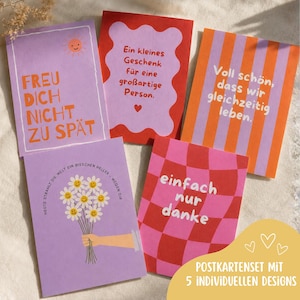 Könnte beinhalten: Ein Set aus fünf rechteckigen Grußkarten mit verschiedenen Designs, darunter eine lila Karte mit orangefarbenem Text, eine rote Karte mit gewelltem Rand, eine orange-lila gestreifte Karte, eine lila Karte mit Gänseblümchenstrauß und eine pinke Karokarte.