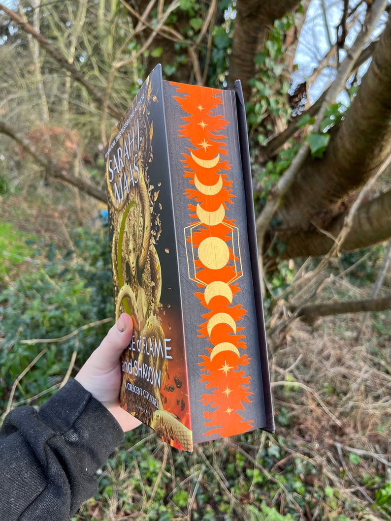 House of Flame and Shadow Crescent City 3 Sarah J Maas Hardback Sprayed Stencilled Edges Custom