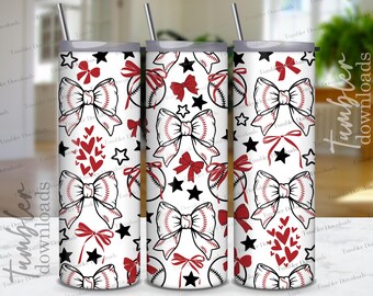 Puede incluir: Tres vasos blancos con un patrón de lazos de béisbol rojos y blancos, corazones rojos y estrellas negras. Los vasos son para sublimación.