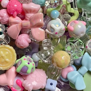 Mix di perline kawaii, perline estetiche pastello, perle di coriandoli, fiocchi, fragole, kit fai da te per gioielli, forniture artigianali, edizione limitata, borsa a sorpresa Kandi