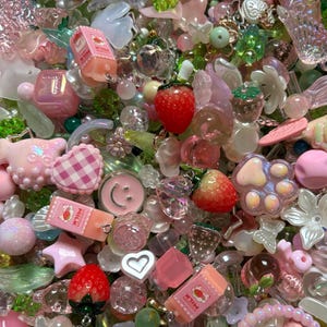 Mélange de perles en vrac 100 g, soupe de perles rose-vert fraise forêt Kawaii kit de bijoux à monter soi-même sac à main mystère Perles artisanales soupe esthétique Fairycore mignonne