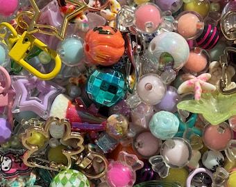 Colorful Acrylic Bead Soup Mystery Bead Mix Assorted Charms & Keychain Parts Bead Confetti for Jewelry Phone Charms grab bag lot bulk