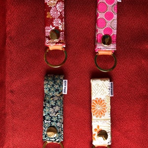 Schlüsselanhänger Japanisches traditionelles Muster Blume Hergestellt in Japan Paulownia Holzbox Kiribako Geschenk Schlüsselanhänger Schlüsselanhänger Halter List2