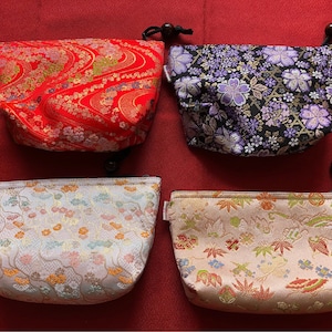 Bolsa japonesa pequena floral com zíper, capa para cartão cosmético, bolsa para moedas, flor feita no Japão Kyoto 7,4 x 5,2 x 2 polegadas