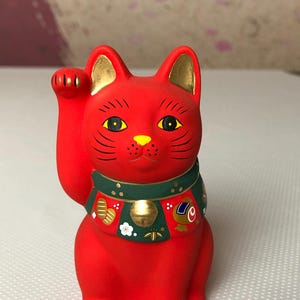 Tiny Cat Lucky Maneki Neko Japanese Beckoning Ceramic Seto-Yaki Fortune Red Pottery Traditional Ornament