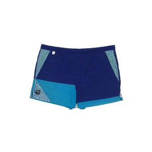 Puede incluir: Ba&ntilde;ador azul y turquesa con un patr&oacute;n geom&eacute;trico en los lados.