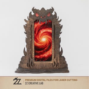 Peut inclure: Un portail en bois sur le thème de la fantaisie, avec un motif de galaxie rouge et orange tourbillonnant au centre. Le portail est finement sculpté avec un visage de dragon en haut et des runes sur les côtés. Le texte "2Z Creative Lab" est visible.