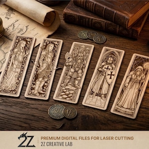 Peut inclure: Cinq marque-pages en bois gravés de personnages fantastiques, dont une femme, un archer, un guerrier, un chevalier et un magicien. Les marque-pages sont disposés sur une surface en bois avec des pièces de monnaie, une carte et des livres. Le texte "PREMIUM DIGITAL FILES FOR LASER CUTTING" est visible.