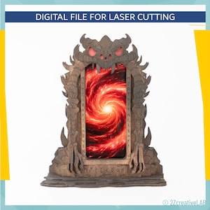 Könnte beinhalten: Ein lasergeschnittener Holzportalrahmen mit Drachendesign, der ein Telefon mit einer wirbelnden rot-orangen Galaxie hält. Der Rahmen hat aufwendige Details und Runen. Der Text "DIGITAL FILE FOR LASER CUTTING" steht oben.