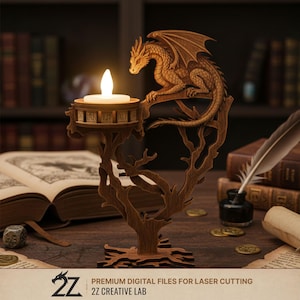 Könnte beinhalten: Ein hölzerner Kerzenhalter im Drachen-Design mit einer brennenden Kerze. Der Drache sitzt auf einem Ast, und der Halter hat eine baumartige Basis. Das Bild enthält den Text "PREMIUM DIGITAL FILES FOR LASER CUTTING" und "2Z CREATIVE LAB".