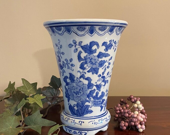 Vintage Blue and White Chinoiserie Style Vase 7.25" - Etsy