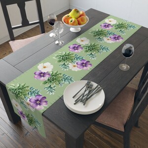 Floral Pattern Table Runner, Spring Summer Kitchen Dining room Home Decor, Mothers Day Birthday Housewarming Hostess Gift, Table Linens
