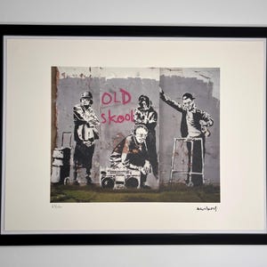 BANKSY: Litografía enmarcada. Edición limitada con certificado, numerada a mano de 150 ejemplares.