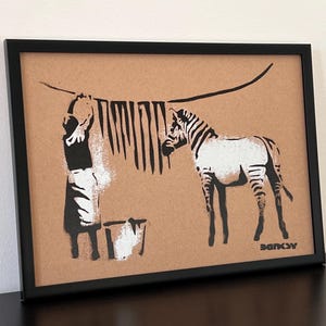 BANKSY (d’après) : Superbe Pochoir sur Carton -Encadré- Seulement 50 exemplaires.