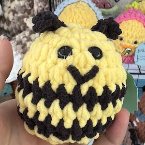 Crochet mini bee Amigurumi| Bumblebee Handmade Plushie|Honey Bee Stuffie, Mini Crochet Keychain, Car Mirror Hanger