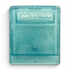 Könnte beinhalten: Eine durchscheinende, blaugrüne Game Boy Color Videospielkassette mit glitzerndem Finish. Das rechteckige Kunststoffgehäuse zeigt oben den geprägten Text GAME BOY COLOR und eine kleine kreisförmige Vertiefung in der Mitte der Vorderseite.