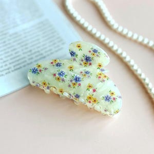 Floral Claw Clip: Pearlescent Acrylic Wildflower Hair Accessory