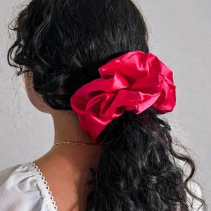 XL Satin Scrunchie, Stort Hårtillbehör För Tjockt Hår, Statement Hästsvans
