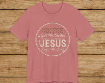 Camiseta "El café me impulsa", "Jesús me mantiene en marcha" / Camiseta cristiana para amantes del café / Regalo basado en la fe Bella Canvas 3001
